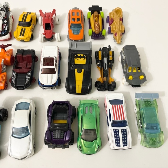 Lot of 24 Diecast Hot Wheels Toy scars - Picture 16 of 16